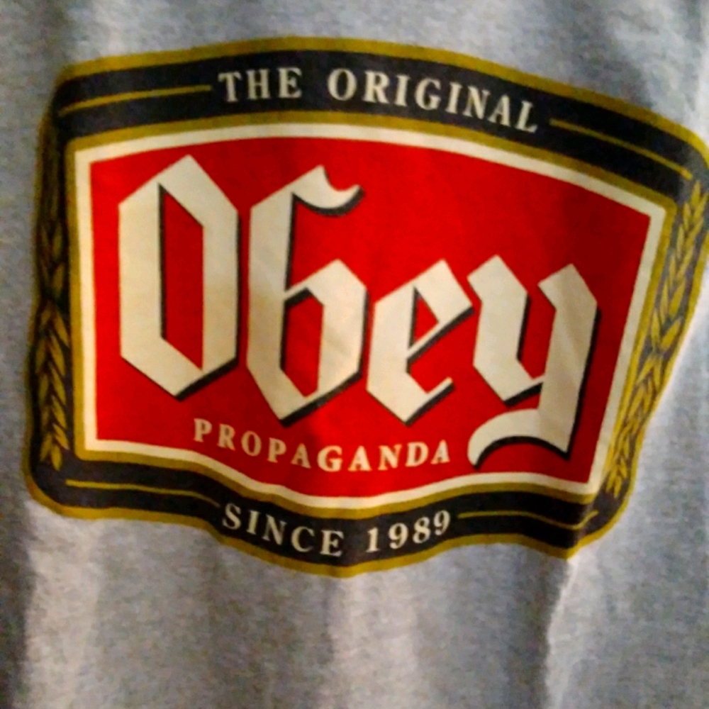 Obey Quarter Sleeve size Large